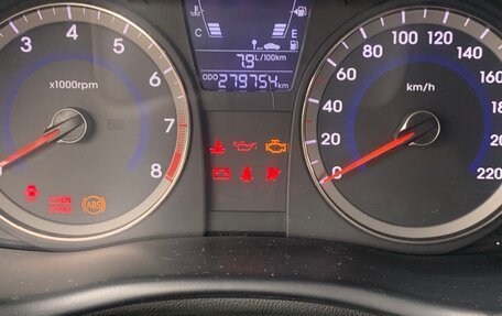 Hyundai Solaris II рестайлинг, 2011 год, 615 000 рублей, 5 фотография