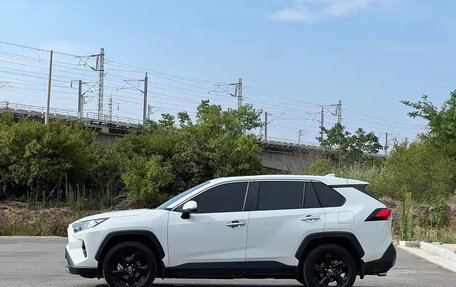 Toyota RAV4, 2021 год, 2 075 000 рублей, 3 фотография