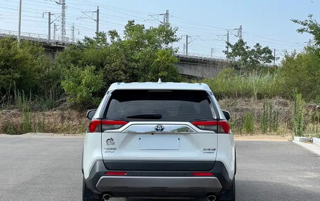 Toyota RAV4, 2021 год, 2 075 000 рублей, 4 фотография