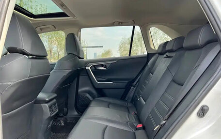 Toyota RAV4, 2021 год, 2 075 000 рублей, 7 фотография