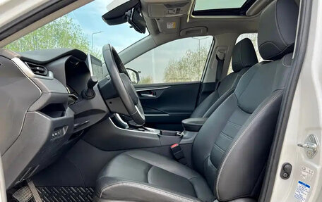 Toyota RAV4, 2021 год, 2 075 000 рублей, 6 фотография