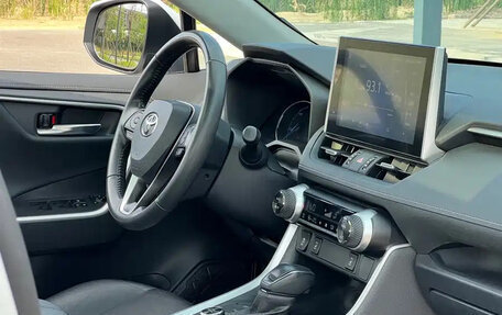 Toyota RAV4, 2021 год, 2 075 000 рублей, 10 фотография