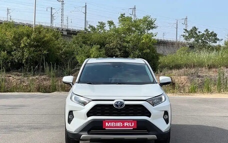 Toyota RAV4, 2021 год, 2 075 000 рублей, 2 фотография
