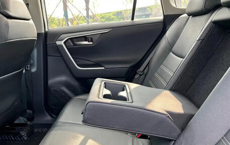 Toyota RAV4, 2021 год, 2 075 000 рублей, 25 фотография