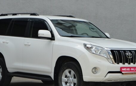 Toyota Land Cruiser Prado 150 рестайлинг 2, 2017 год, 3 870 000 рублей, 3 фотография