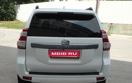 Toyota Land Cruiser Prado 150 рестайлинг 2, 2017 год, 3 870 000 рублей, 5 фотография