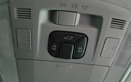 Toyota Vellfire I, 2011 год, 1 200 000 рублей, 13 фотография