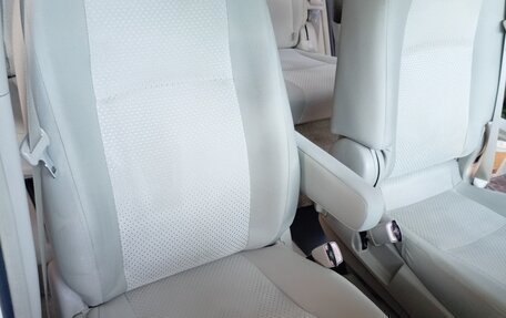 Toyota ISis I, 2010 год, 1 450 000 рублей, 15 фотография