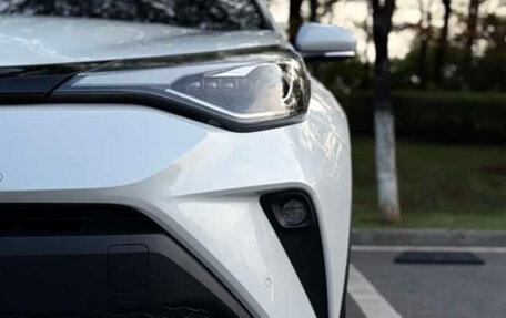 Toyota C-HR I рестайлинг, 2022 год, 2 050 000 рублей, 7 фотография