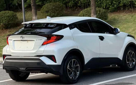 Toyota C-HR I рестайлинг, 2022 год, 2 050 000 рублей, 4 фотография