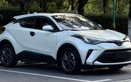 Toyota C-HR I рестайлинг, 2022 год, 2 050 000 рублей, 3 фотография