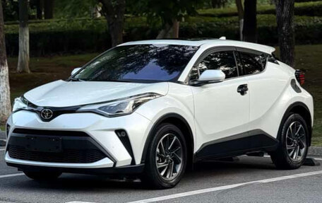 Toyota C-HR I рестайлинг, 2022 год, 2 050 000 рублей, 5 фотография
