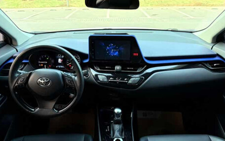 Toyota C-HR I рестайлинг, 2022 год, 2 050 000 рублей, 12 фотография