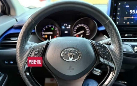 Toyota C-HR I рестайлинг, 2022 год, 2 050 000 рублей, 11 фотография