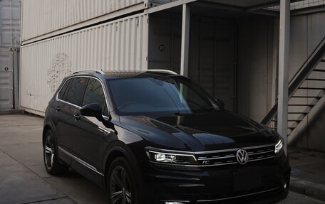 Volkswagen Tiguan II, 2017 год, 2 050 000 рублей, 13 фотография