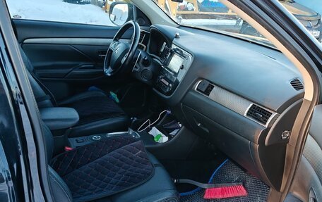 Mitsubishi Outlander III рестайлинг 3, 2014 год, 1 530 000 рублей, 6 фотография