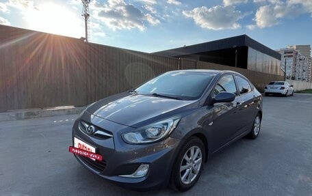 Hyundai Solaris II рестайлинг, 2012 год, 850 000 рублей, 2 фотография