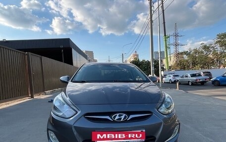 Hyundai Solaris II рестайлинг, 2012 год, 850 000 рублей, 3 фотография