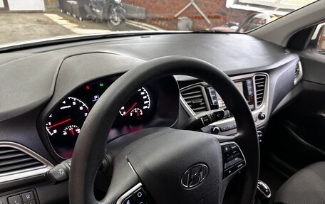 Hyundai Solaris II рестайлинг, 2020 год, 1 700 000 рублей, 13 фотография