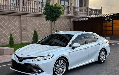 Toyota Camry, 2022 год, 2 650 000 рублей, 3 фотография