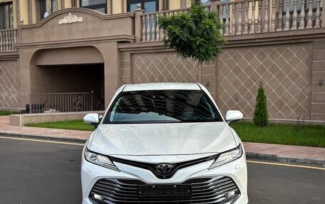 Toyota Camry, 2022 год, 2 650 000 рублей, 2 фотография