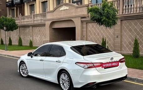 Toyota Camry, 2022 год, 2 650 000 рублей, 8 фотография