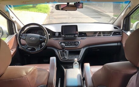 Hyundai Grand Starex Grand Starex I рестайлинг 2, 2018 год, 3 300 000 рублей, 9 фотография