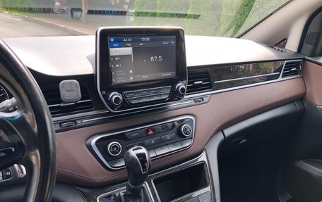 Hyundai Grand Starex Grand Starex I рестайлинг 2, 2018 год, 3 300 000 рублей, 11 фотография