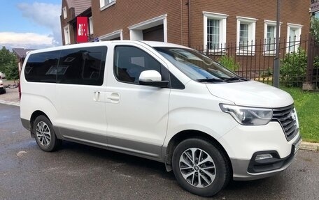 Hyundai Grand Starex Grand Starex I рестайлинг 2, 2018 год, 3 300 000 рублей, 2 фотография