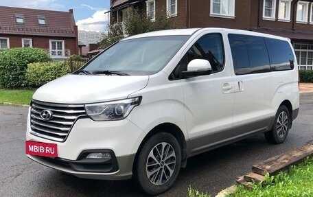 Hyundai Grand Starex Grand Starex I рестайлинг 2, 2018 год, 3 300 000 рублей, 3 фотография