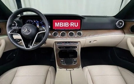 Mercedes-Benz E-Класс, 2022 год, 3 950 000 рублей, 4 фотография