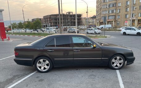 Mercedes-Benz E-Класс, 2001 год, 495 000 рублей, 4 фотография