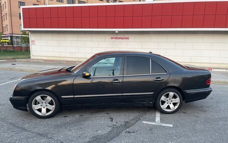 Mercedes-Benz E-Класс, 2001 год, 495 000 рублей, 2 фотография