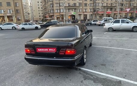 Mercedes-Benz E-Класс, 2001 год, 495 000 рублей, 5 фотография