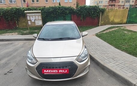 Hyundai Solaris II рестайлинг, 2013 год, 730 000 рублей, 2 фотография