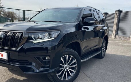 Toyota Land Cruiser Prado 150 рестайлинг 2, 2022 год, 3 500 000 рублей, 5 фотография