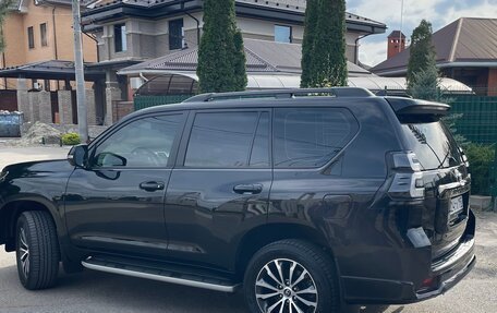 Toyota Land Cruiser Prado 150 рестайлинг 2, 2022 год, 3 500 000 рублей, 6 фотография