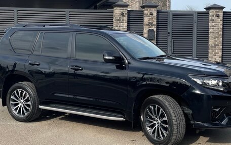 Toyota Land Cruiser Prado 150 рестайлинг 2, 2022 год, 3 500 000 рублей, 7 фотография