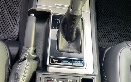 Toyota Land Cruiser Prado 150 рестайлинг 2, 2022 год, 3 500 000 рублей, 16 фотография