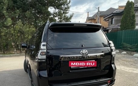 Toyota Land Cruiser Prado 150 рестайлинг 2, 2022 год, 3 500 000 рублей, 3 фотография