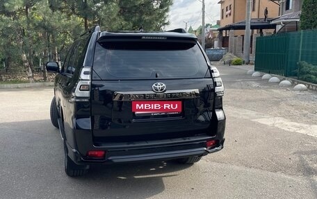 Toyota Land Cruiser Prado 150 рестайлинг 2, 2022 год, 3 500 000 рублей, 9 фотография