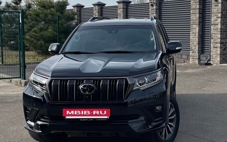 Toyota Land Cruiser Prado 150 рестайлинг 2, 2022 год, 3 500 000 рублей, 13 фотография