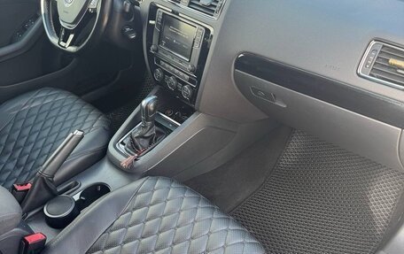 Volkswagen Jetta VI, 2018 год, 1 150 000 рублей, 2 фотография