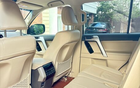 Toyota Land Cruiser Prado 150 рестайлинг 2, 2020 год, 6 500 000 рублей, 13 фотография