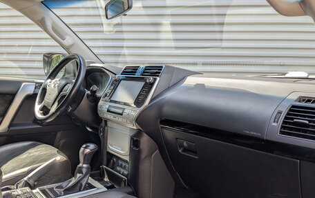 Toyota Land Cruiser Prado 150 рестайлинг 2, 2018 год, 4 250 000 рублей, 11 фотография