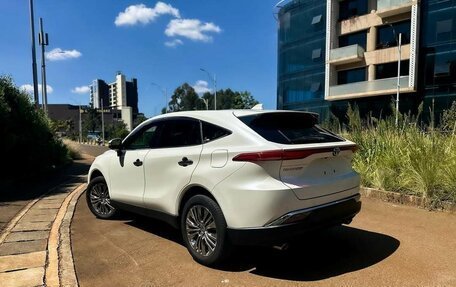 Toyota Harrier, 2022 год, 2 850 000 рублей, 3 фотография