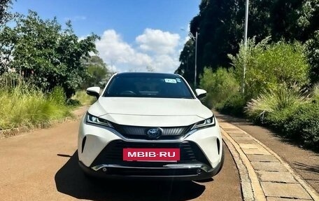 Toyota Harrier, 2022 год, 2 850 000 рублей, 2 фотография