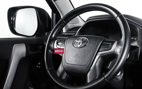 Toyota Land Cruiser Prado 150 рестайлинг 2, 2020 год, 4 317 000 рублей, 17 фотография