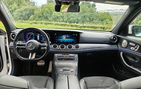 Mercedes-Benz E-Класс, 2021 год, 5 500 000 рублей, 6 фотография
