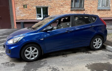 Hyundai Solaris II рестайлинг, 2013 год, 930 000 рублей, 2 фотография